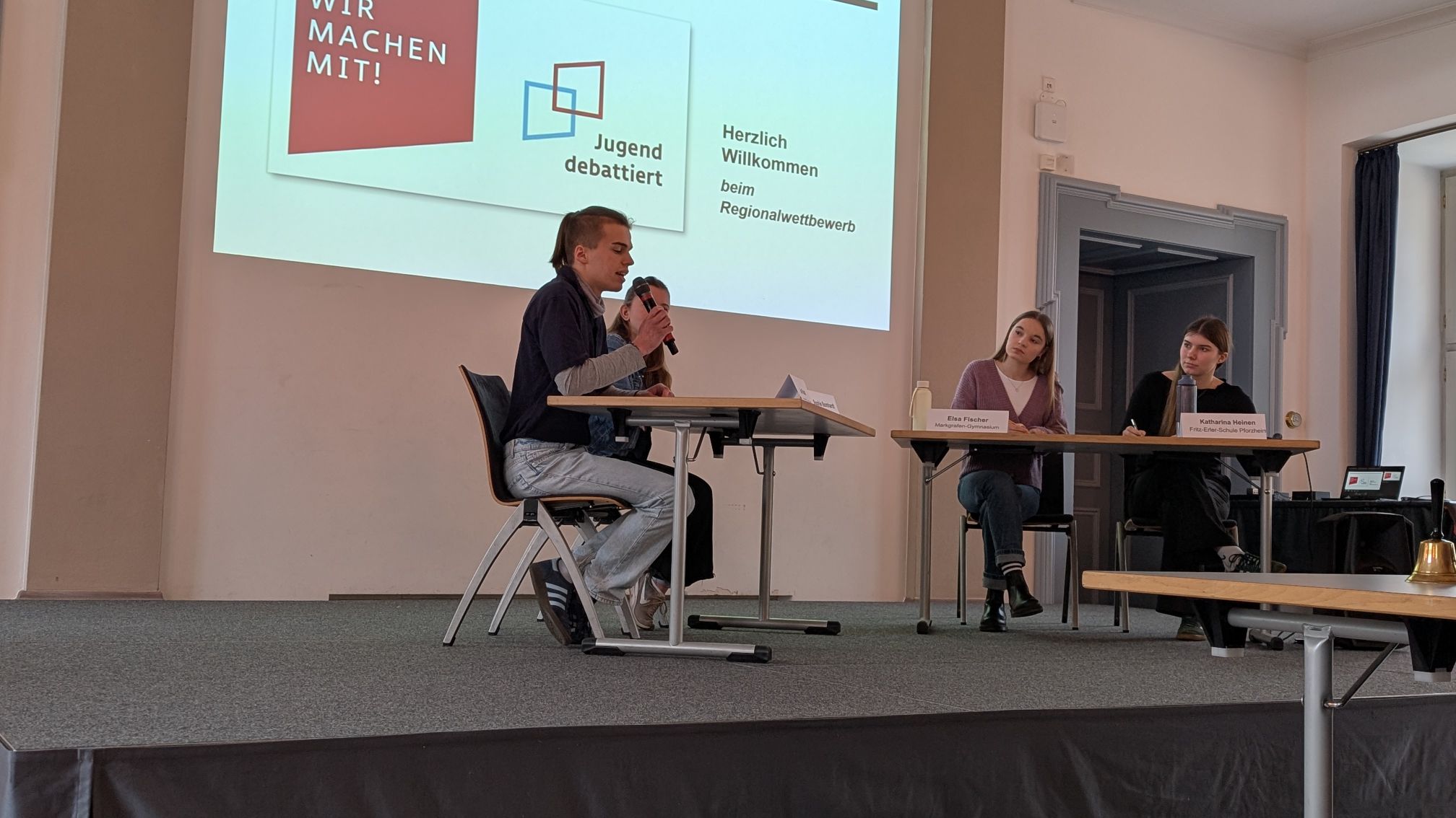 „Fight mit Facts!“ – Jan Ratzel vertritt das HGK im Landeswettbewerb „Jugend debattiert“